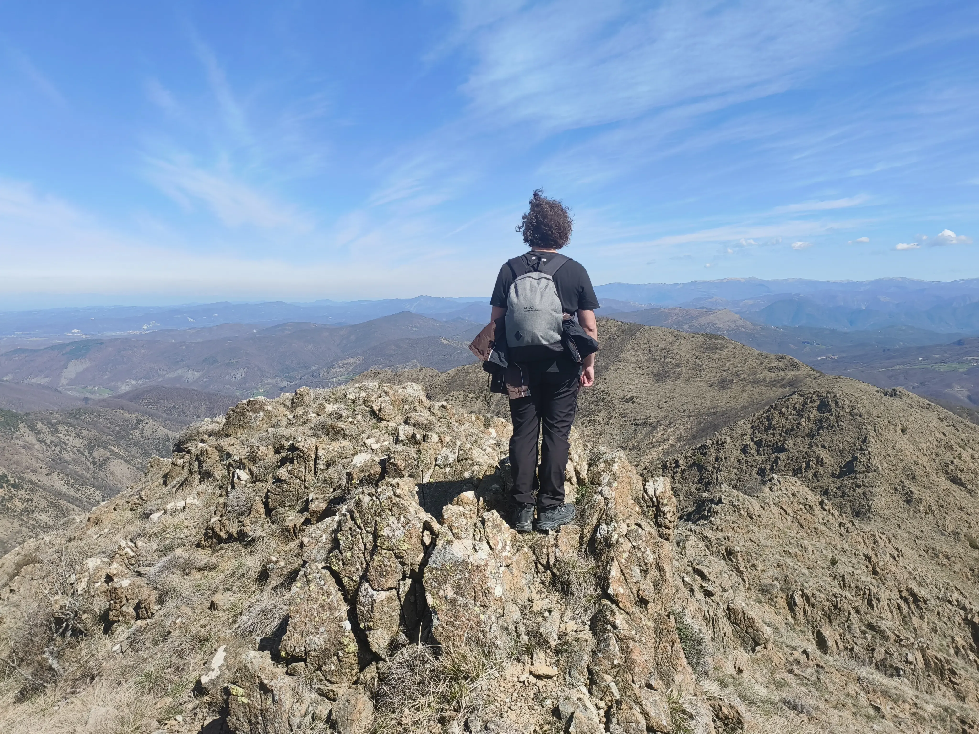 Pantene su un mare di rocce
